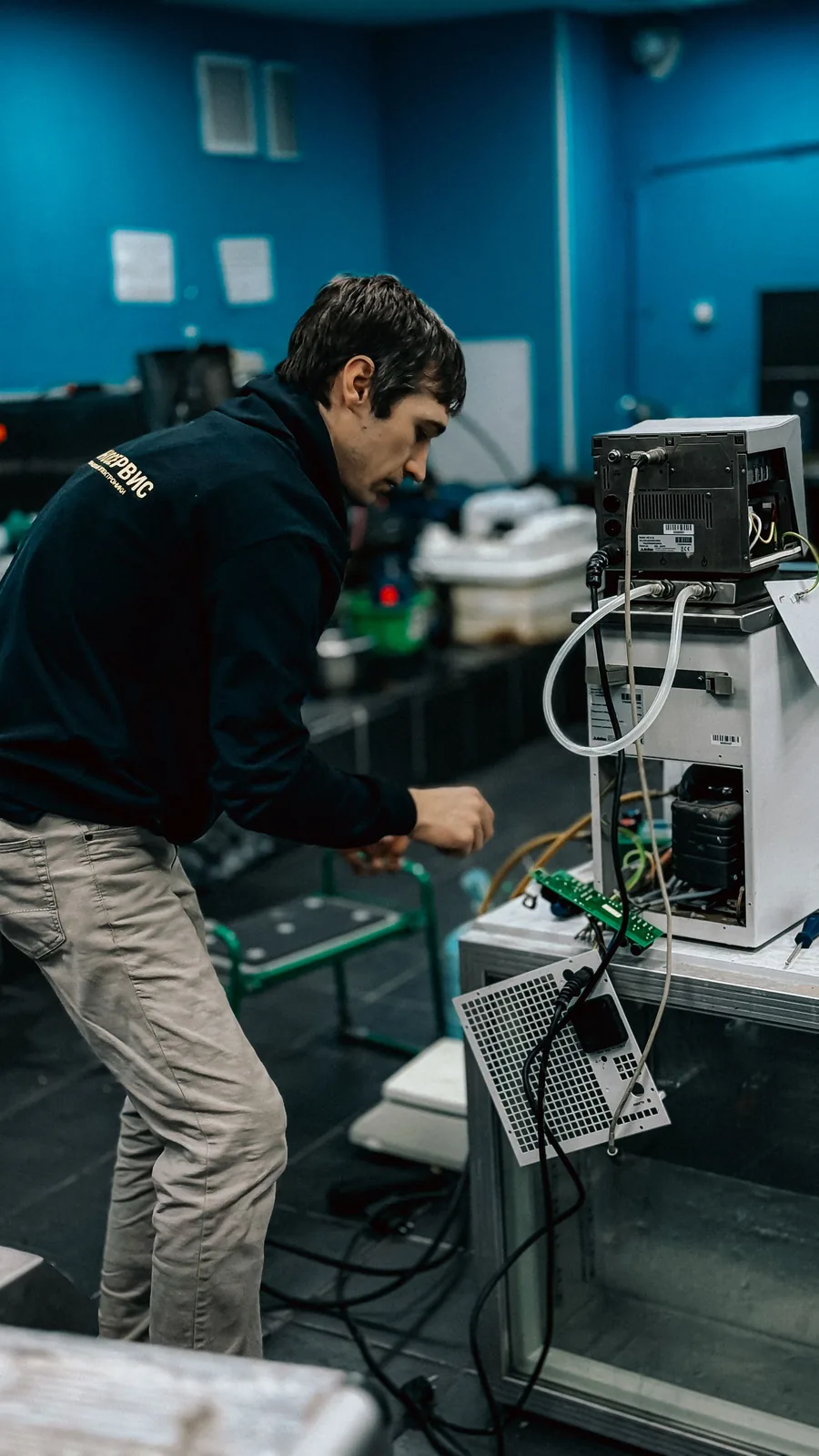 Technician working on electronic equipment, illustrating a controlled functional inspection process